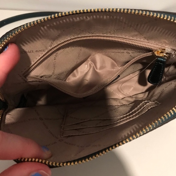 Michael Kors purse - Picture 6 of 7